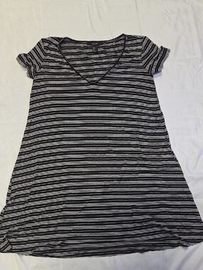 Forever 21 Black & White Striped V-Neck Tunic